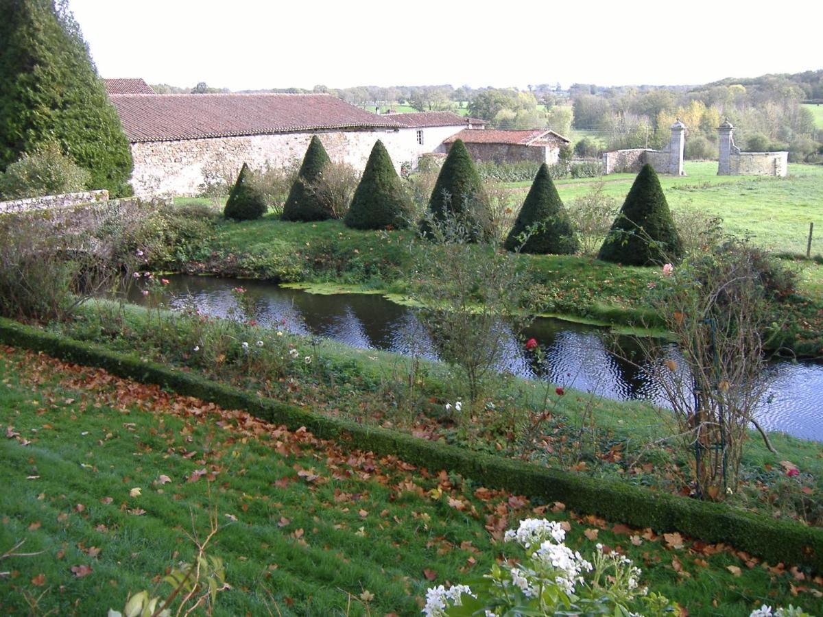 Chateau Du Fraisse Nouic Bagian luar foto