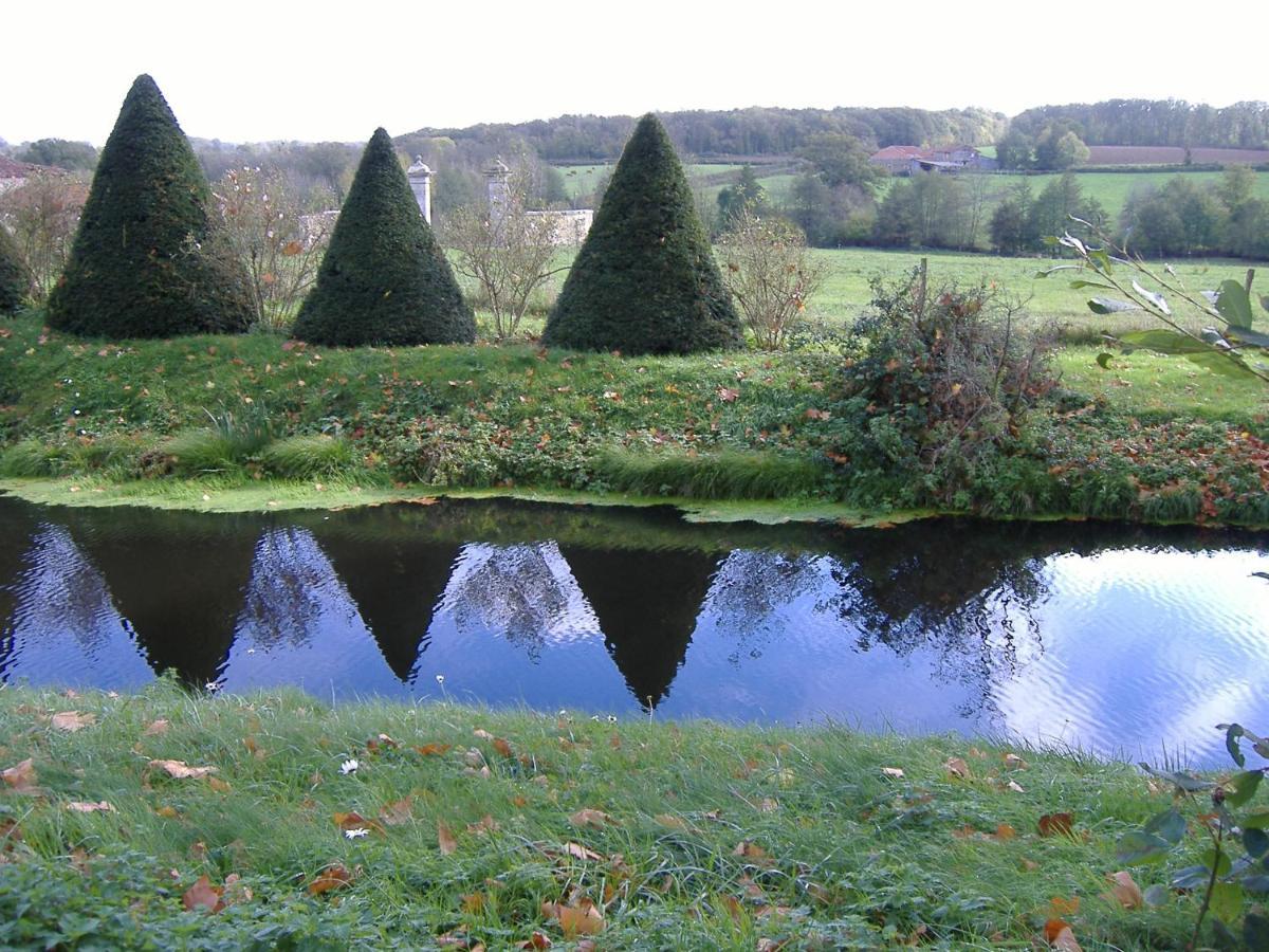 Chateau Du Fraisse Nouic Bagian luar foto